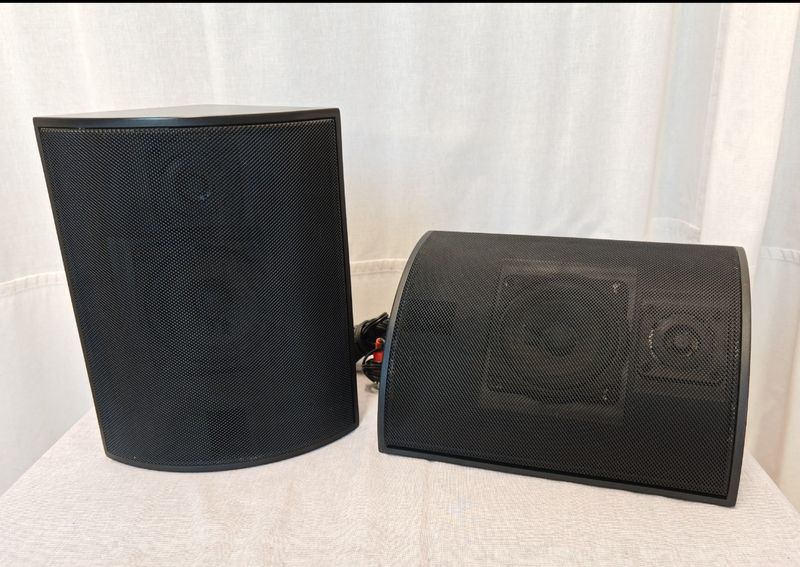 Altavoces Moderno