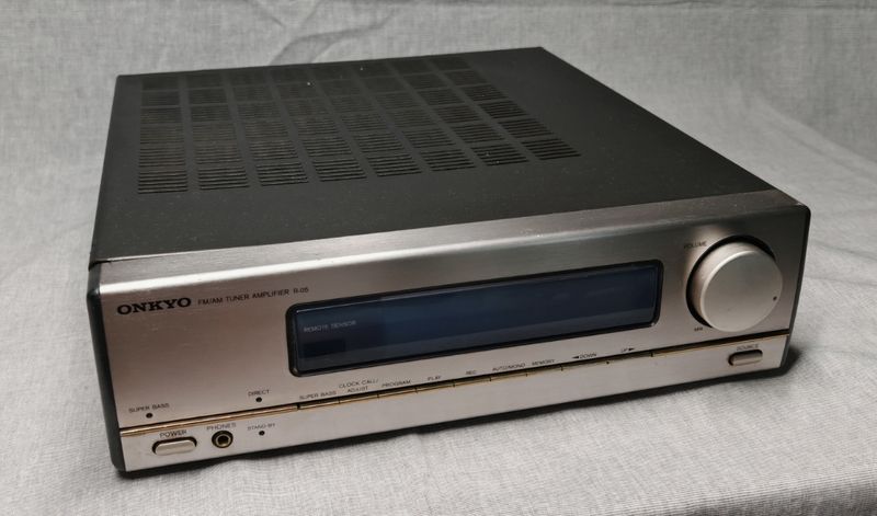 Amplificador Onkyo R-05 (bluetooth opcional)