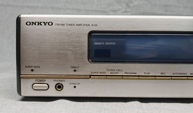 Amplificador Onkyo R-05 (bluetooth opcional)