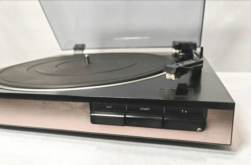 Tocadiscos Aiwa PX-E77 con preamplificador