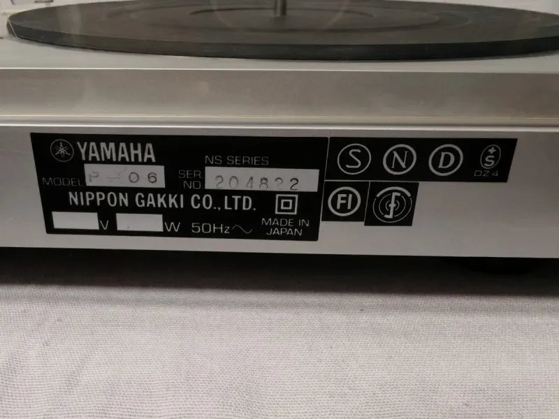 Tocadiscos Yamaha P-06