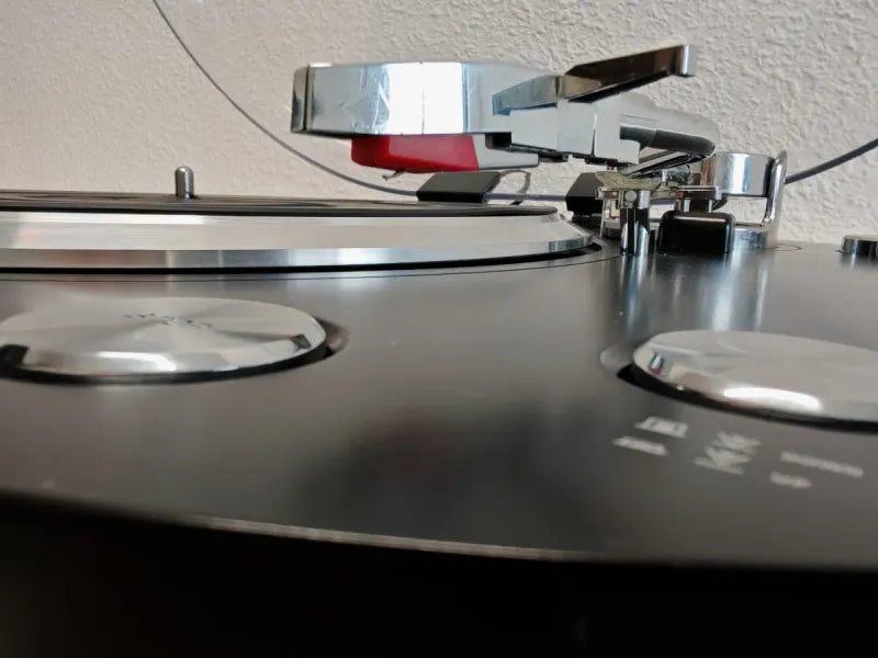 Tocadiscos Lenco Negro y Plateado