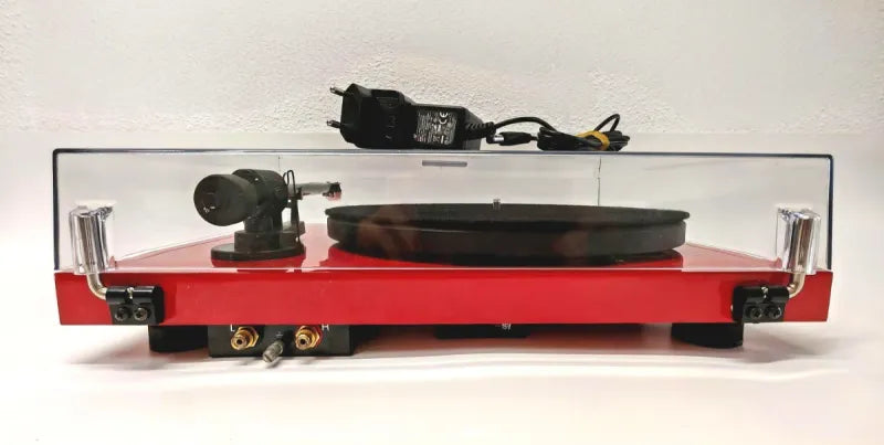 Pro-Ject Debut Carbon Turntable Red