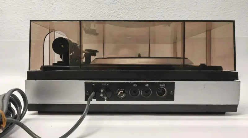 Tocadiscos Dual-Bettor EF-144 con amplificador