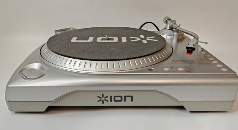 Tocadiscos Ion LP DOC USB con preamplificador